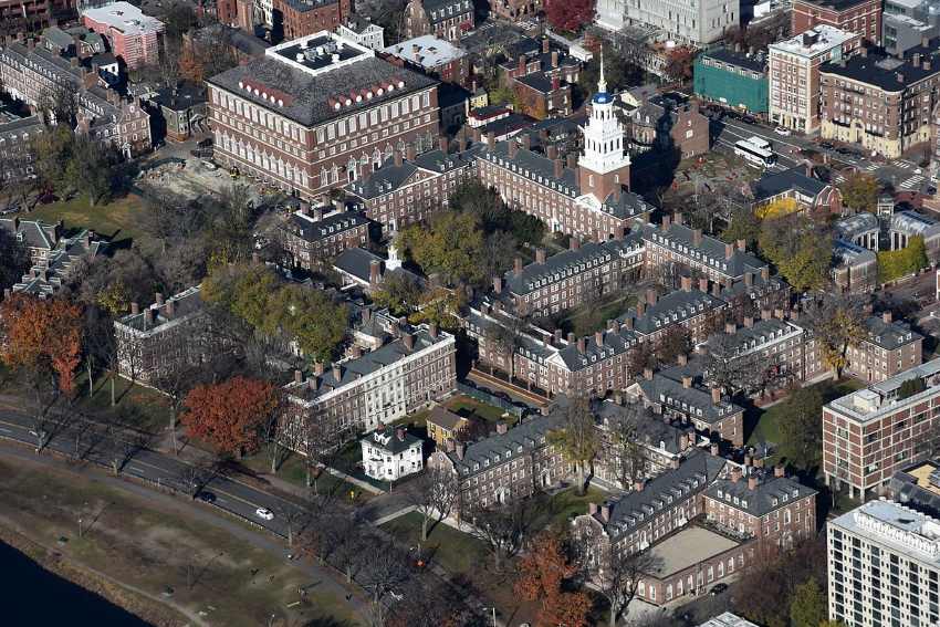 Winthrop_House_Lowell_House_Harvard_aerial